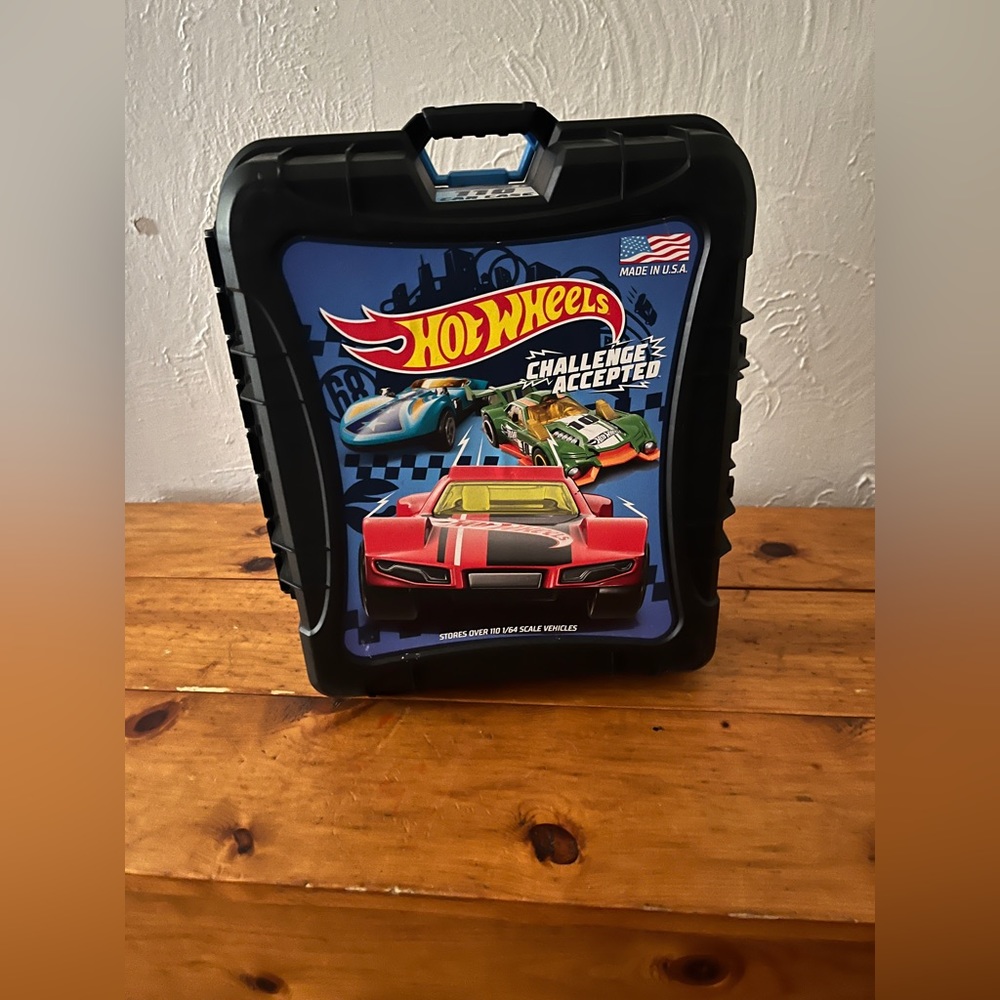 Hot Wheels Case w/ wheels